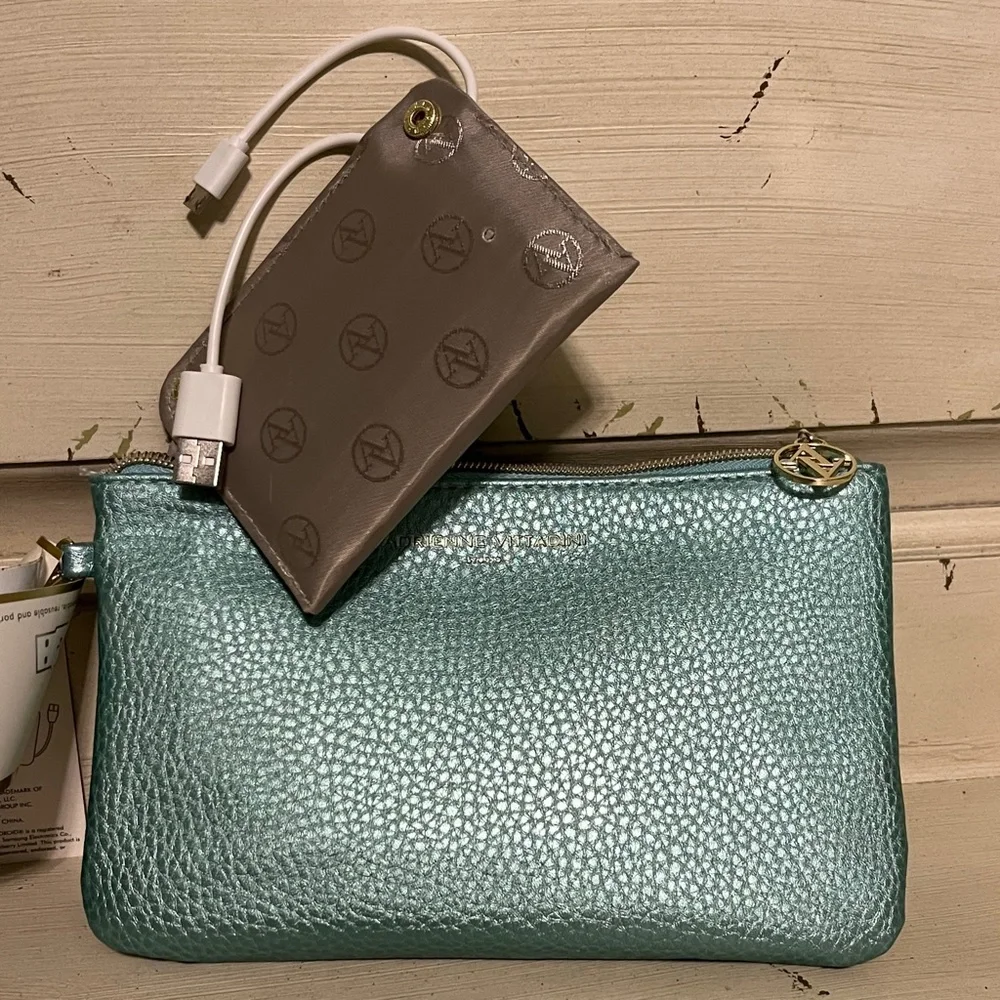 ADRIENNE VITTADINI NWT Ice Blue Pebble Charging Wallet w/Detachable Strap